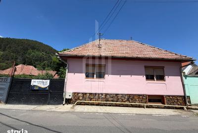 Casă cu 3 camere cu Canalizare în Rășinari - 1