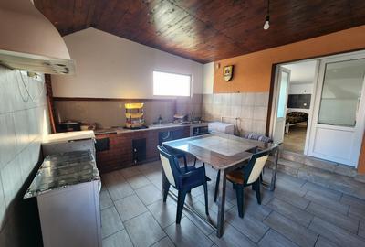 Apartament cu 4 camere decomandat, mobilat în Aradului