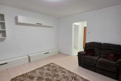 Apartament cu 3 camere semidecomandat în Colentina