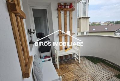 Apartament cu 3 camere decomandat în Rovine