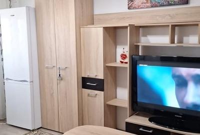 Garsonieră decomandată în Titan