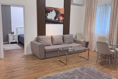 Apartament cu 2 camere semidecomandat, mobilat în Central