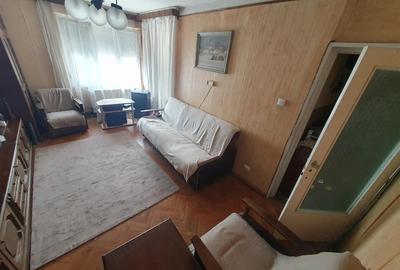 Apartament cu 4 camere decomandat în Central