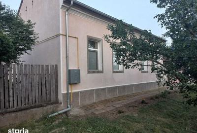 Casă cu 4 camere cu Teren 190 Mp în Sânmartin