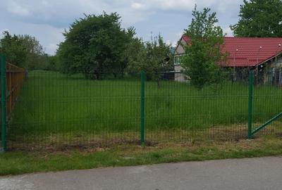 Teren de 2300 mp, în Brebu
