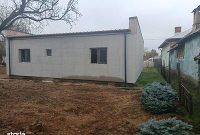 Casă cu 4 camere cu Teren 300 Mp în Central