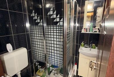 Apartament cu 4 camere semidecomandat în Crângași