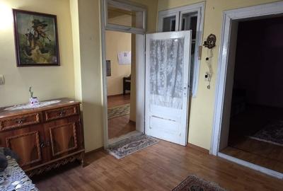 Casă cu 2 camere cu Teren 228 Mp în Central