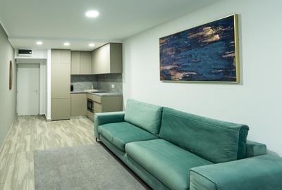 Apartament cu 3 camere semidecomandat în Olimp