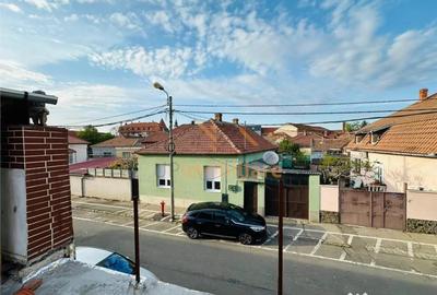 Casă cu 2 camere cu Teren 100 Mp în Central