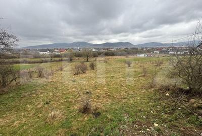 Teren Construcții intravilan de 1977 mp, în Nord-Est