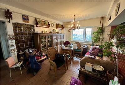 Apartament cu 4 camere semidecomandat în Central - 1