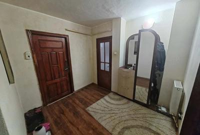 Apartament cu 2 camere decomandat în Piața Centrală