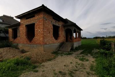 Casă cu 4 camere în Bătarci - 2
