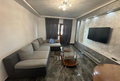 Apartament cu 3 camere decomandat, mobilat în Central