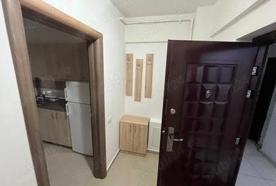 Garsonieră decomandată în Roșu