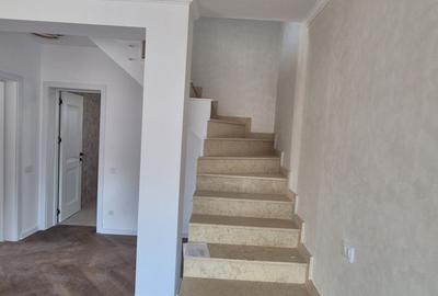 Casă cu 4 camere în Central