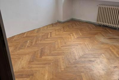 Apartament cu 3 camere decomandat în Simeria