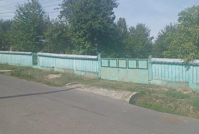 Casă cu Teren 2200 Mp în Central