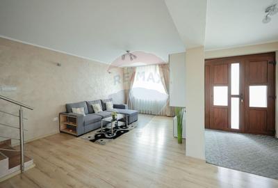 Casă individuală cu 7 camere cu Teren 600 Mp în Haieu - 3