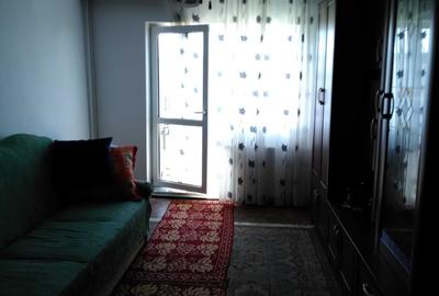 Apartament cu 3 camere decomandat în Lipovei