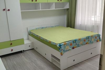 Apartament cu 3 camere decomandat în Exterior Vest