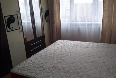 Apartament cu 3 camere decomandat, mobilat în Central