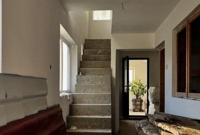 Casă cu 5 camere cu Teren 1500 Mp în Stâlpeni