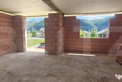 Casă cu 4 camere cu Teren 350 Mp în Central - 3