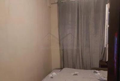 Apartament cu 3 camere semidecomandat în Mircea cel Bătrân