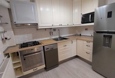 Apartament cu 3 camere decomandat în Drumul Taberei
