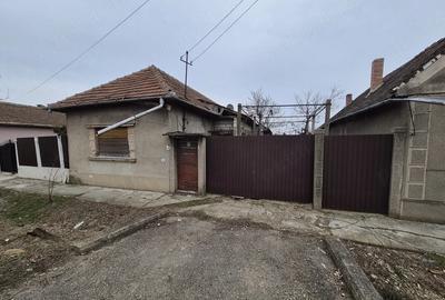 Casă cu Teren 837 Mp în Central