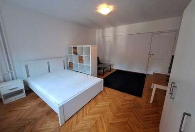 Garsonieră decomandată în Central