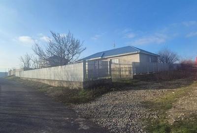 Casă cu 3 camere cu Teren 1300 Mp în Măstăcani
