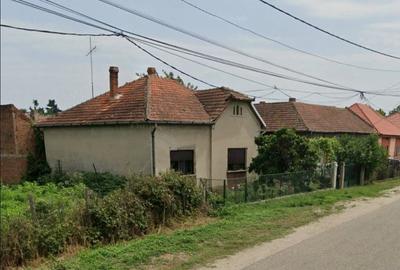 Casă cu 3 camere cu Teren 2868 Mp în Gavojdia