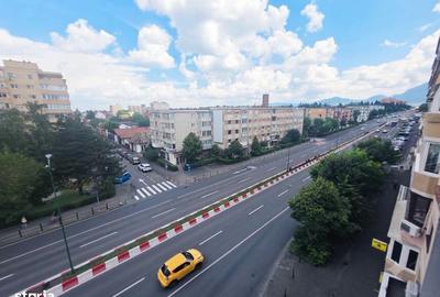 Apartament cu 3 camere decomandat în Astra