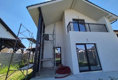 Casă cu 4 camere cu Teren 300 Mp în Central - 1