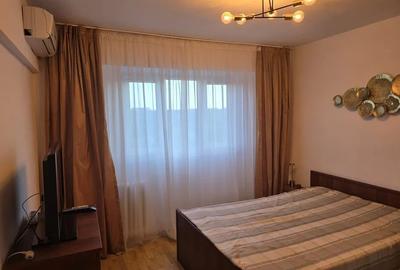 Apartament cu 3 camere semidecomandat, mobilat în Tineretului