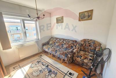 Apartament cu 3 camere semidecomandat în Central