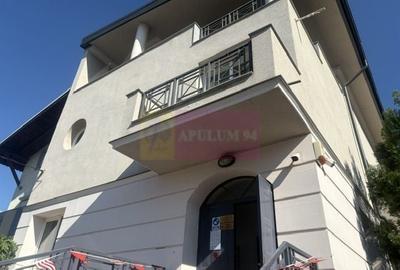 Casă individuală cu 10 camere cu Teren 446 Mp în Drumul Sării