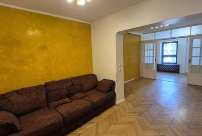 Apartament cu 3 camere decomandat în 1 Mai
