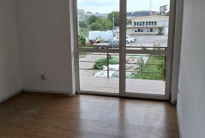 Apartament cu 3 camere decomandat în Trei Stejari - 4