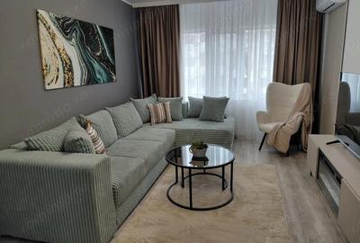 Apartament cu 3 camere semidecomandat în Micro 16