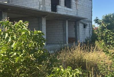 Casă cu 5 camere cu Teren 700 Mp în Crevedia