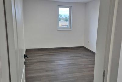 Apartament cu 3 camere decomandat în Săvinești - 7