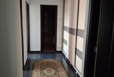 Apartament cu 3 camere decomandat în Independenței