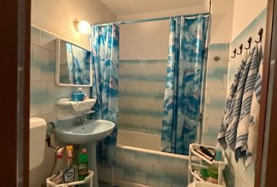 Apartament cu 3 camere semidecomandat în Titan