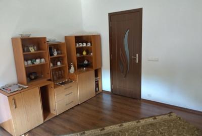 Casă cu 3 camere în Teiu - 2