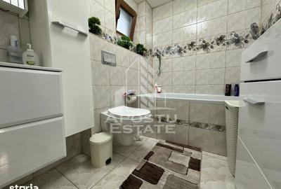 Casă cu 5 camere cu Teren 306 Mp în Sânmihaiu Român