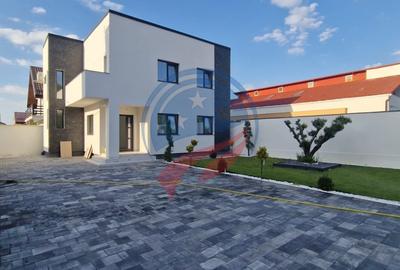 Casă cu 4 camere cu Teren 373 Mp în Central
